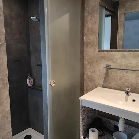 Eul Cat Huant Vakantiehuis Dergneau